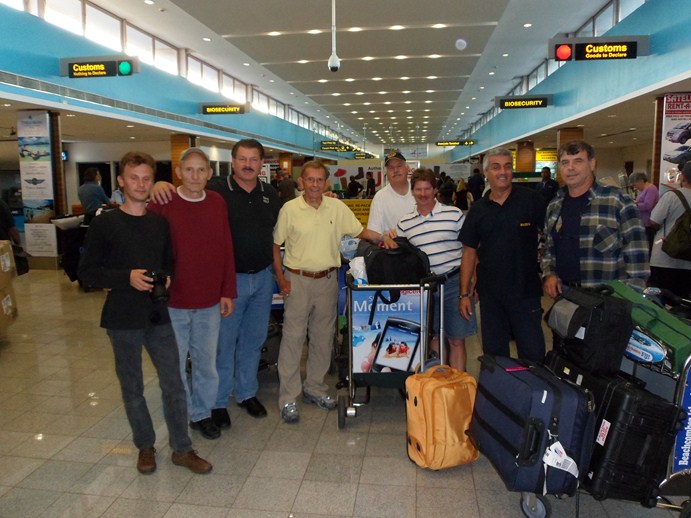 gal/W6-3D2/team_Leaving_LAX_01.JPG